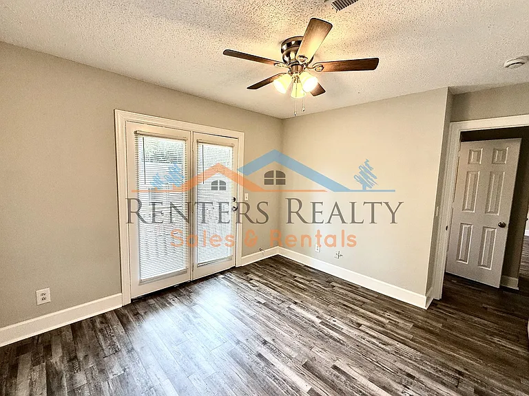 2109 Epworth Dr NE #E — Photo 10