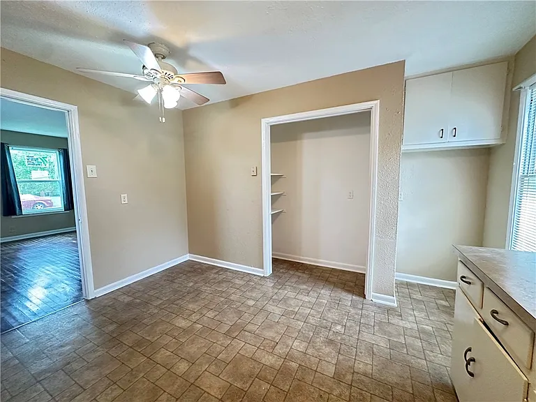 921 Oak St — Photo 11