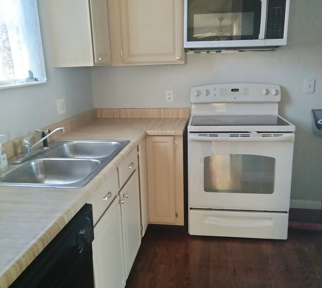 4 bed, 2.5 bath, 2100 sqft, $2,450 — Photo 4