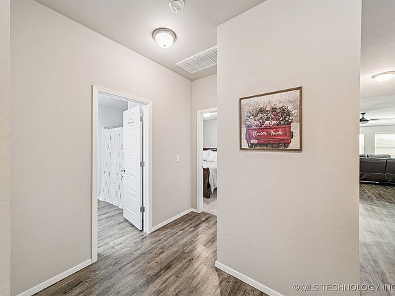 5th image of 10019 E 107th Pl N