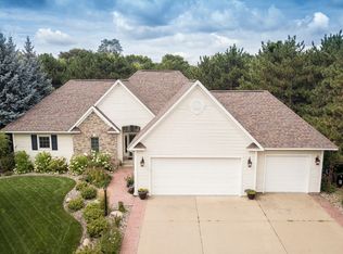 595 Woodland Ln, New Richmond, WI 54017
