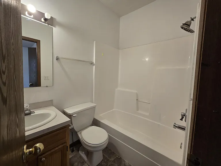 748 W Belmont Ave — Photo 5