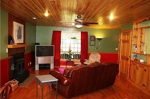 4th image of 18729 Pinebrooke Dr E