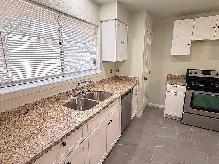 4527 Fitzwater Dr — Photo 2