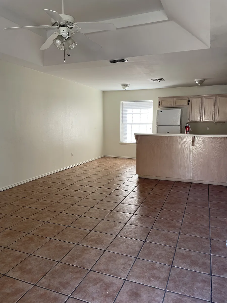 Building Photo - 408 E Ulex Ave #11