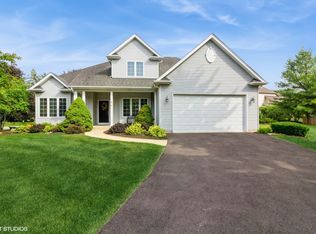 4 Birchwood Ct, Sugar Grove, IL 60554