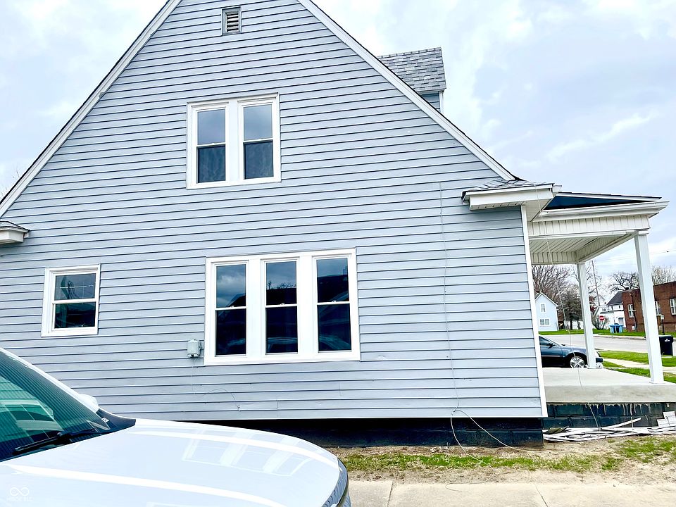 2nd image of 902 E 31st St