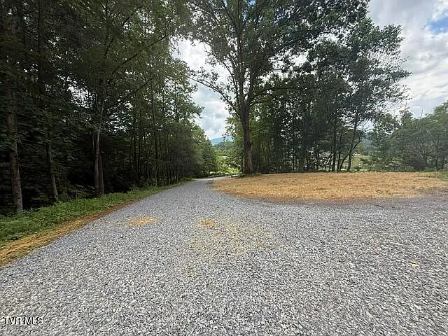 711 Tinker Rd — Photo 32