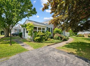 43 Sea View Ave E, Niantic, CT 06357