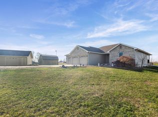 5476 Waterway Dr, Pinckneyville, IL 62274