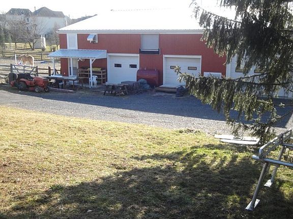 60x60 barn with heated shop/garage loft storage, 3 horse stalls, water