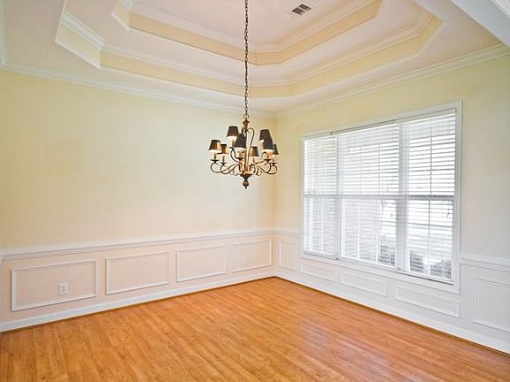 3rd image of 327 Flat Bush Dr