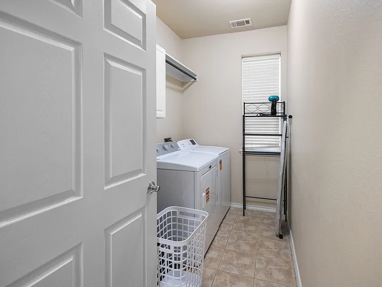 154 Castleridge Dr #B — Photo 43