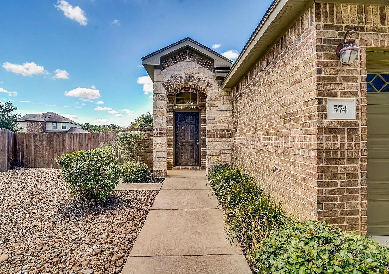 Beautiful 3 Bedroom Duplex Located in New Braunfels, Texas! — Photo 1