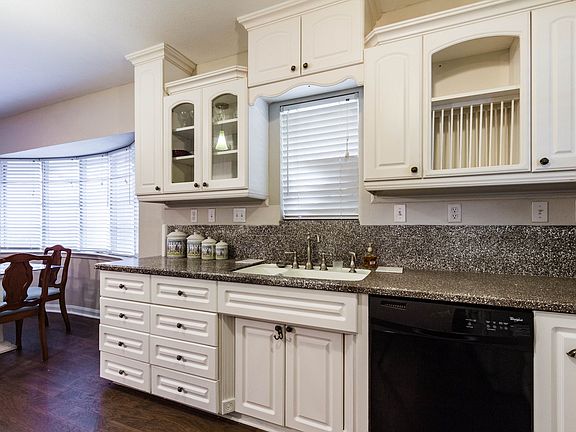 5th image of 124 Peyton Pl