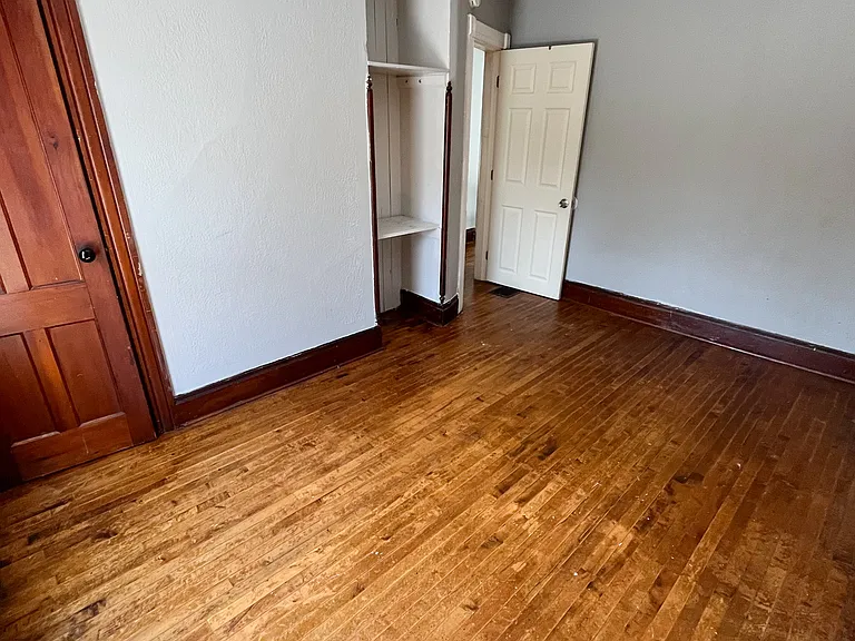 1011 Bronson St — Photo 14