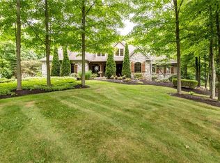 18065 Chanticleer Ct, Chagrin Falls, OH 44023