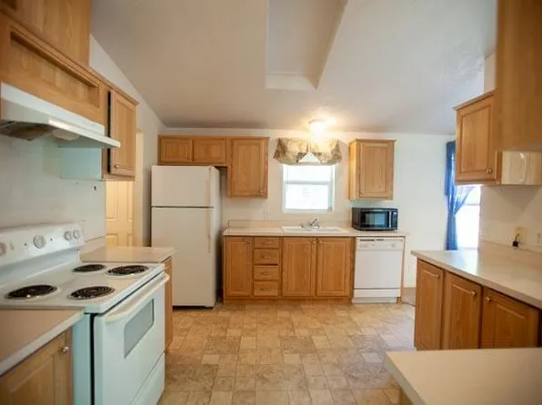 1110 Jaynes Dr, Grants Pass, OR 97527