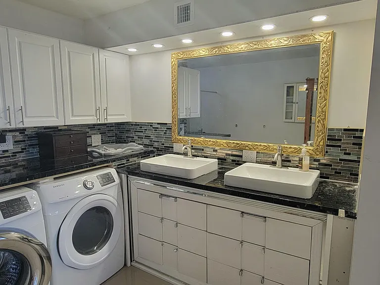 1147 Hillsboro Mile #1006 — Photo 12