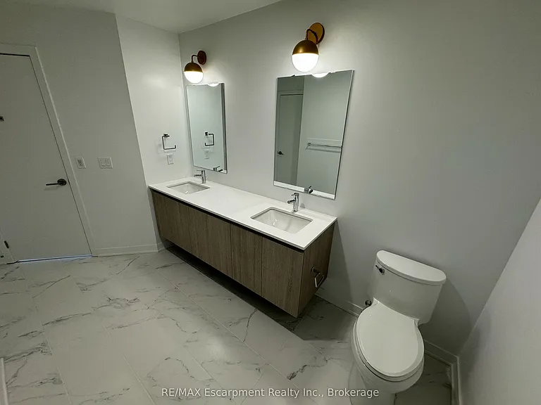 405 Dundas St W #721 — Photo 17