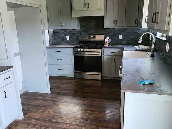 5th image of 1009 SE 12th St