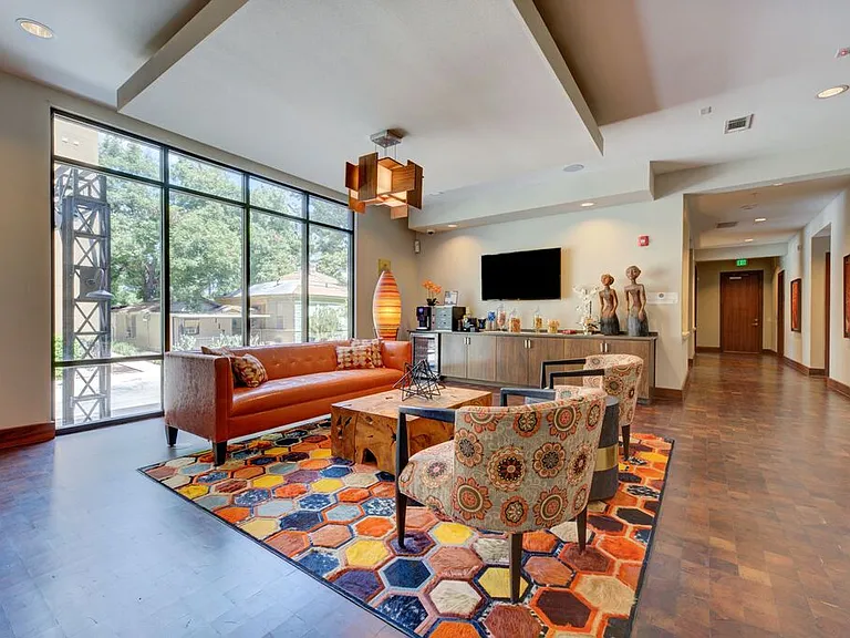 River House — Photo 9