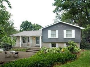 324 Carpenter Dr, Pittsburgh, PA 15239