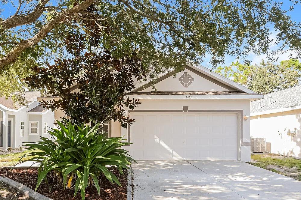 4 bed, 2.0 bath, 1282 sqft, $2,880 — Photo 1