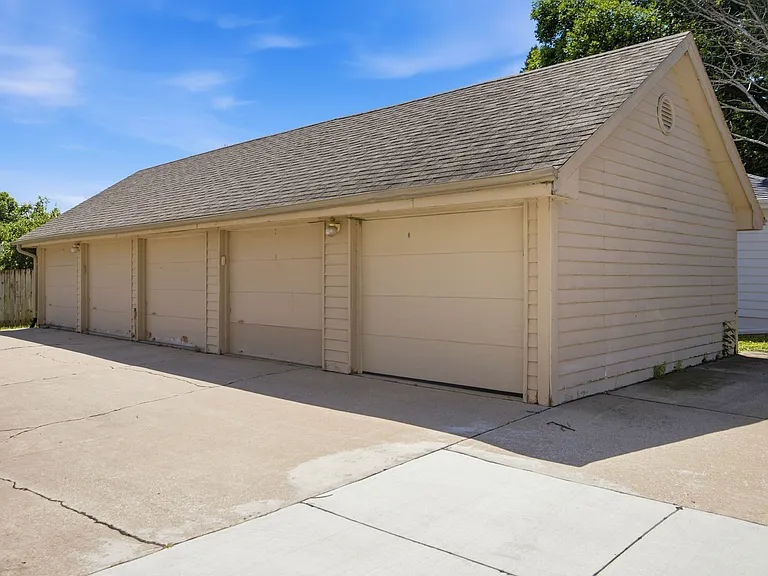 401 SE Lowell Dr #4 — Photo 3