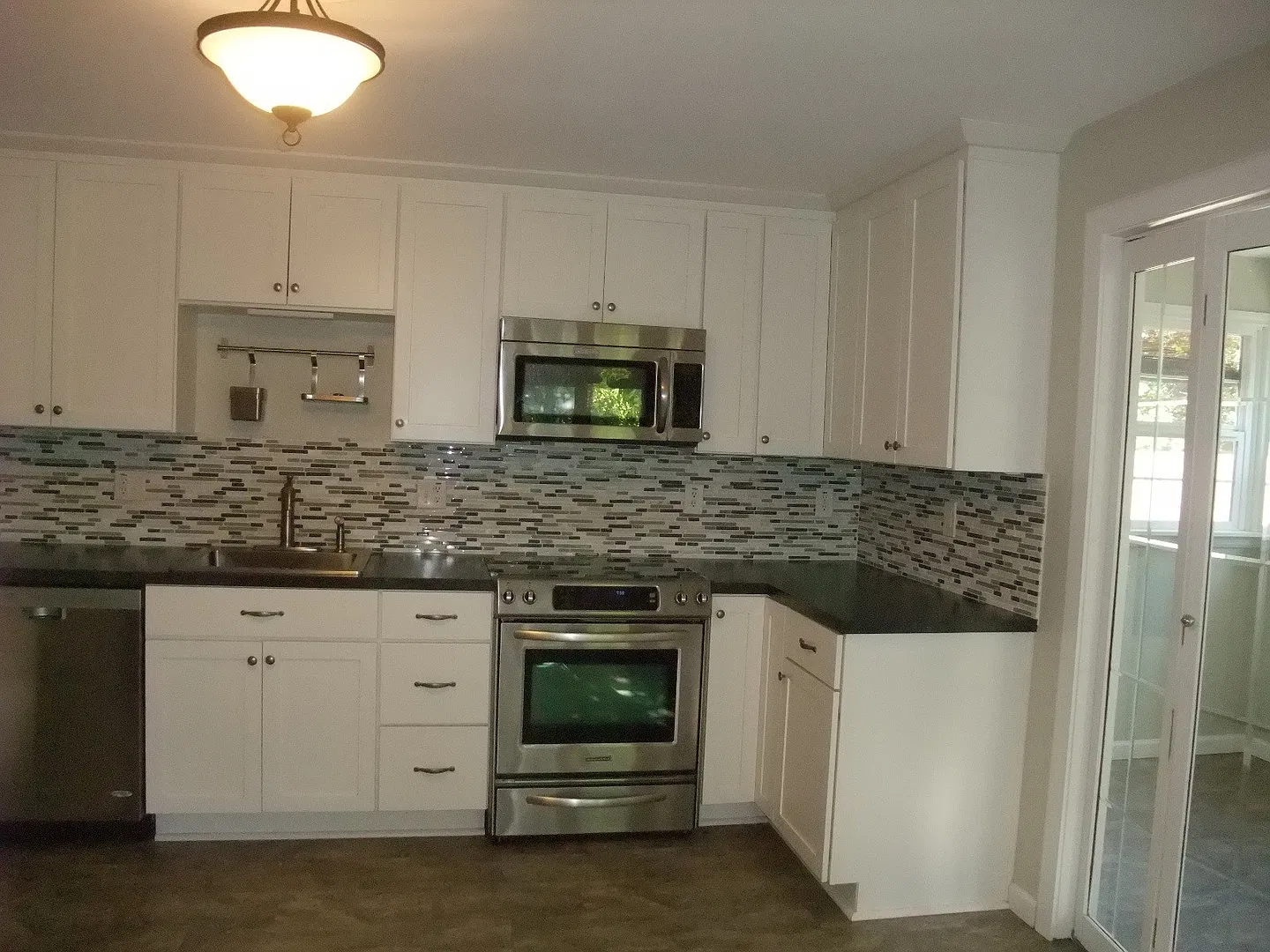 Nice home with an updated kitchen and hardwood flooring in SW Albany — Photo 2