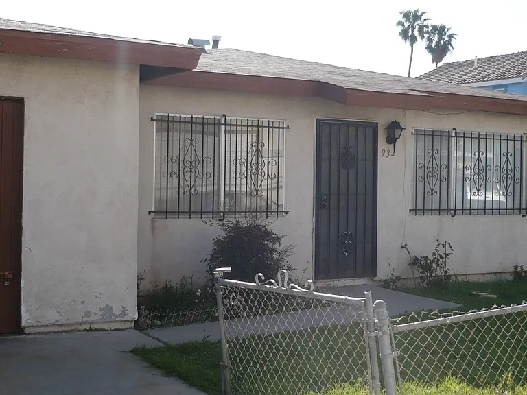 930-934 Emory St — Photo 12