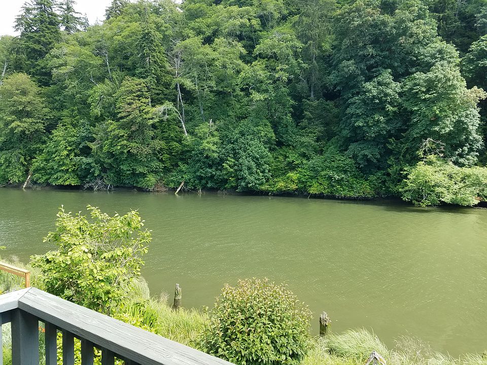 Enjoy otters, herons, geese, and other river excitement from your room.