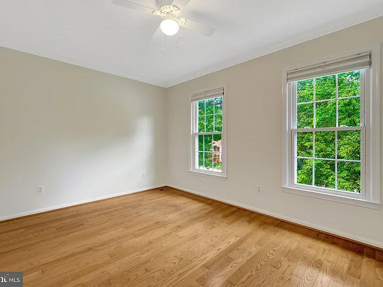 8995 Parliament Dr — Photo 39