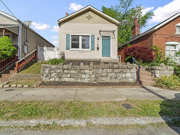 3rd image of 1129 Fischer Ave