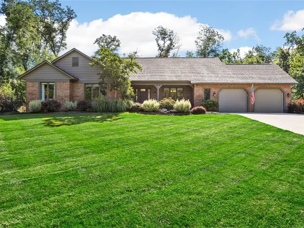 4100 Eagle Ridge Dr, Cedar Rapids, IA 52411