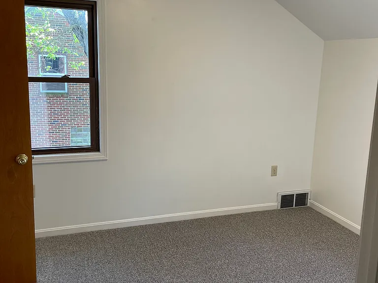 112 S Scott St #114 — Photo 9