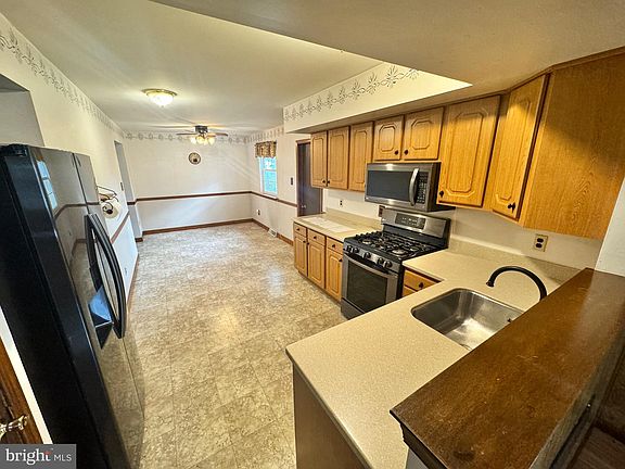 5th image of 156 E Phoenix Dr