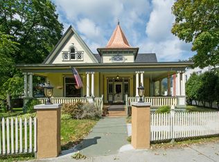 204 W Main St, White Sulphur Springs, WV 24986