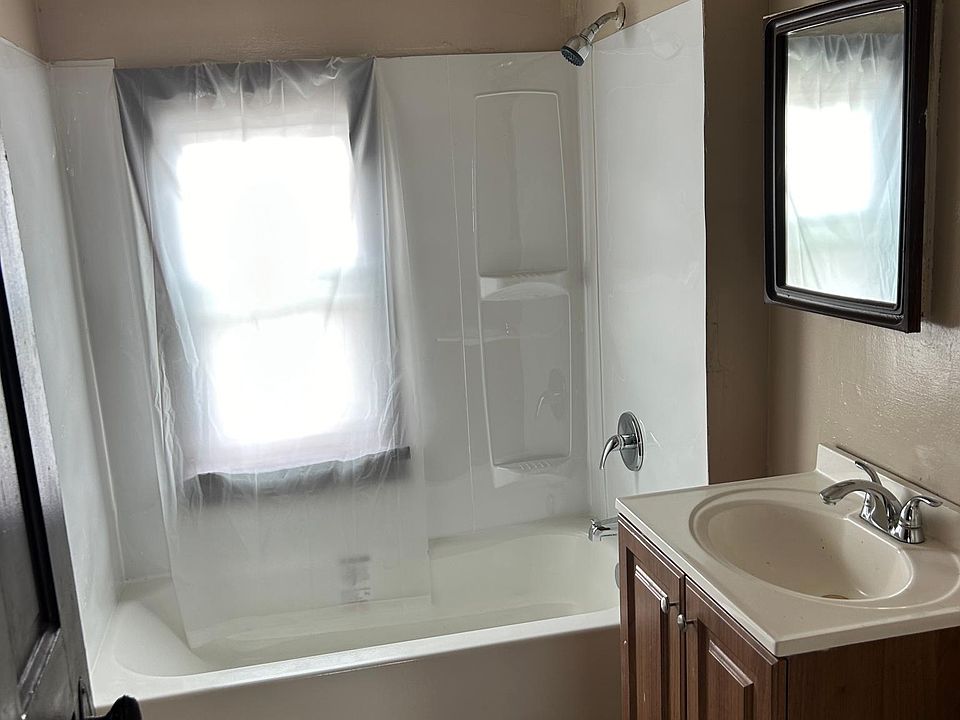 2nd image of 1457 E Delavan Ave Unit 2