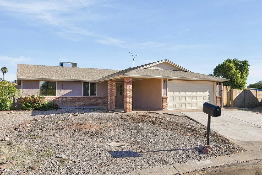 3 bed, 2.0 bath, 1306 sqft, $2,075 — Photo 3