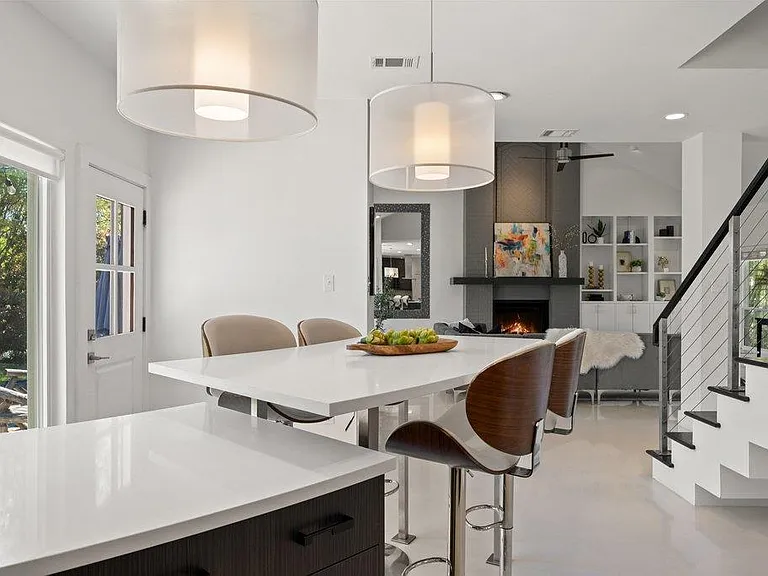 10408 Loring Dr — Photo 15