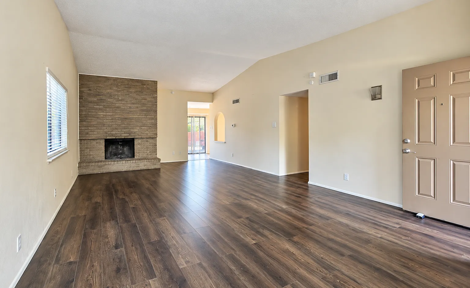 4 bed, 1680 sqft, $2,100 — Photo 2