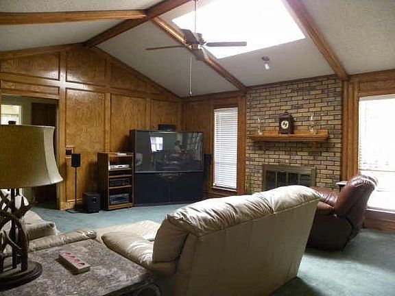 3rd image of 2204 Teakwood Ln