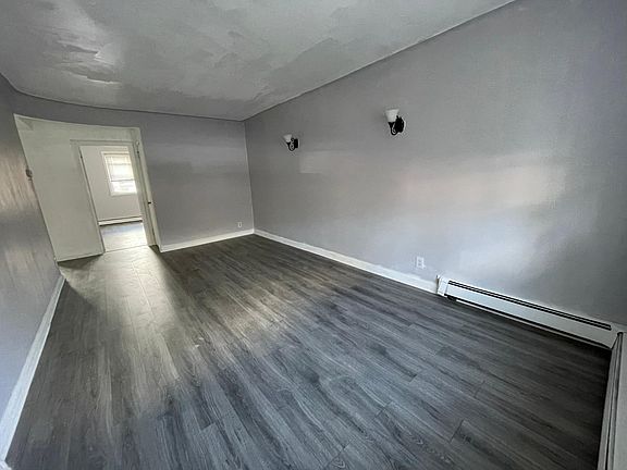 3rd image of 24 Hodges Pl Floor 1
