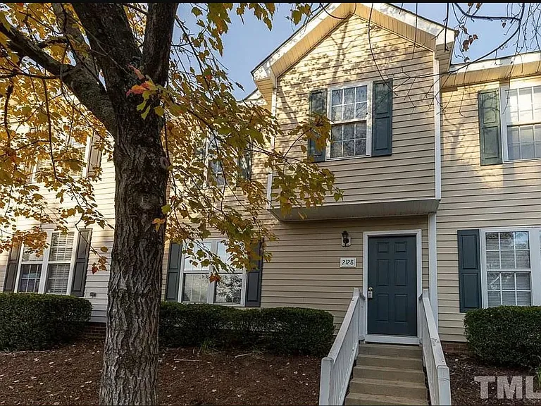 2128 Walnut Bluffs Ln — Photo 1