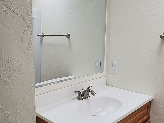5th image of 214 W Flores St