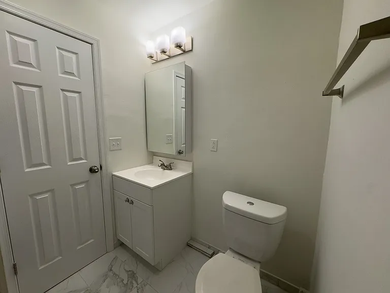 2113 Green St #3R — Photo 10