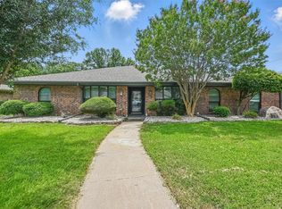 1020 Auburn Dr, Arlington, TX 76012