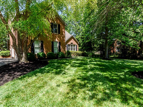 3rd image of 11405 Glen Iris Ln