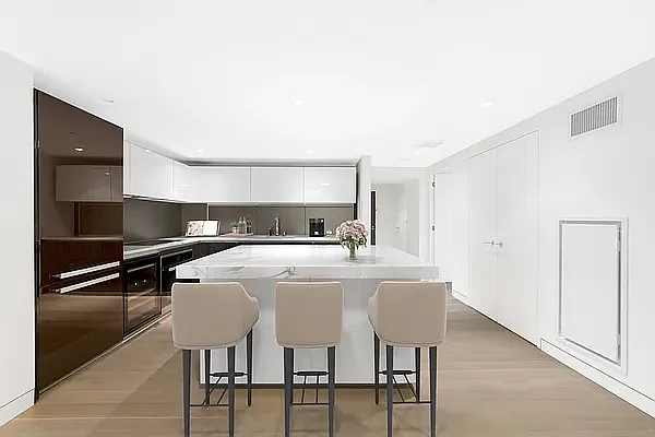 135 W 52nd St APT 8D photo 1